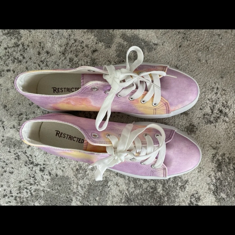 Restricted lilac yellow Tie Dye lace up platform Sneakers nwot